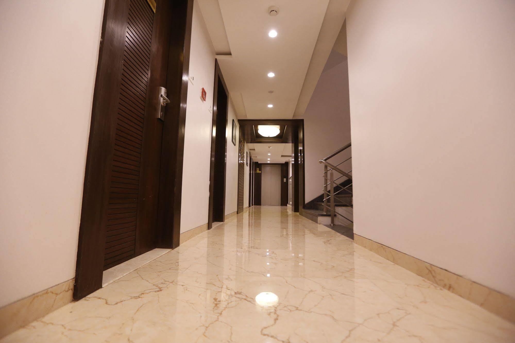 Jivanta Shirdi Buitenkant foto